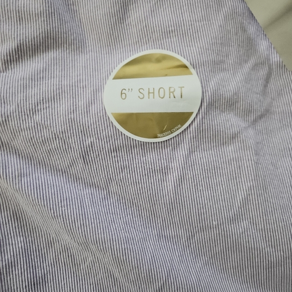 Riders by Lee Women's Lavender White Pin Stripe Midrise Shorts Size 16 - Picture 2 of 9